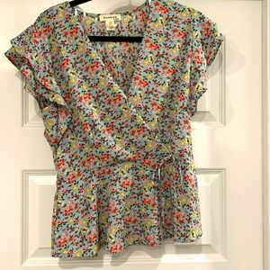 Floral v neck peplum top with ruffle bottom